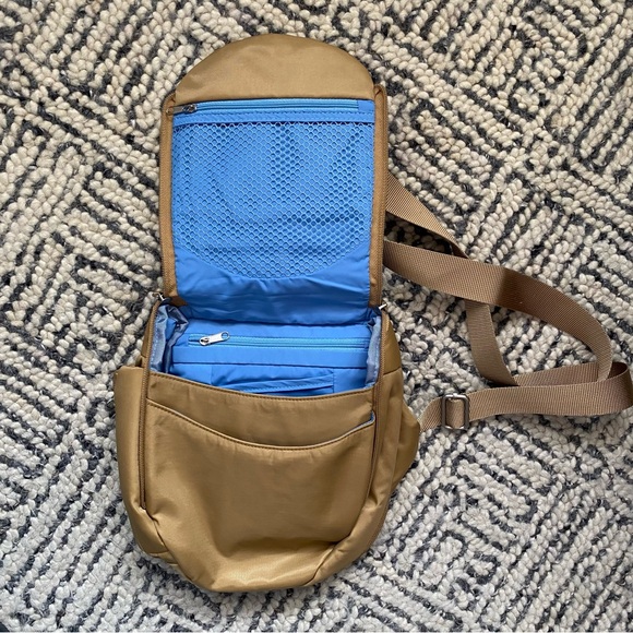 Travelon Tan Crossbody Bag - Great for cruise or Europe - Picture 7 of 8